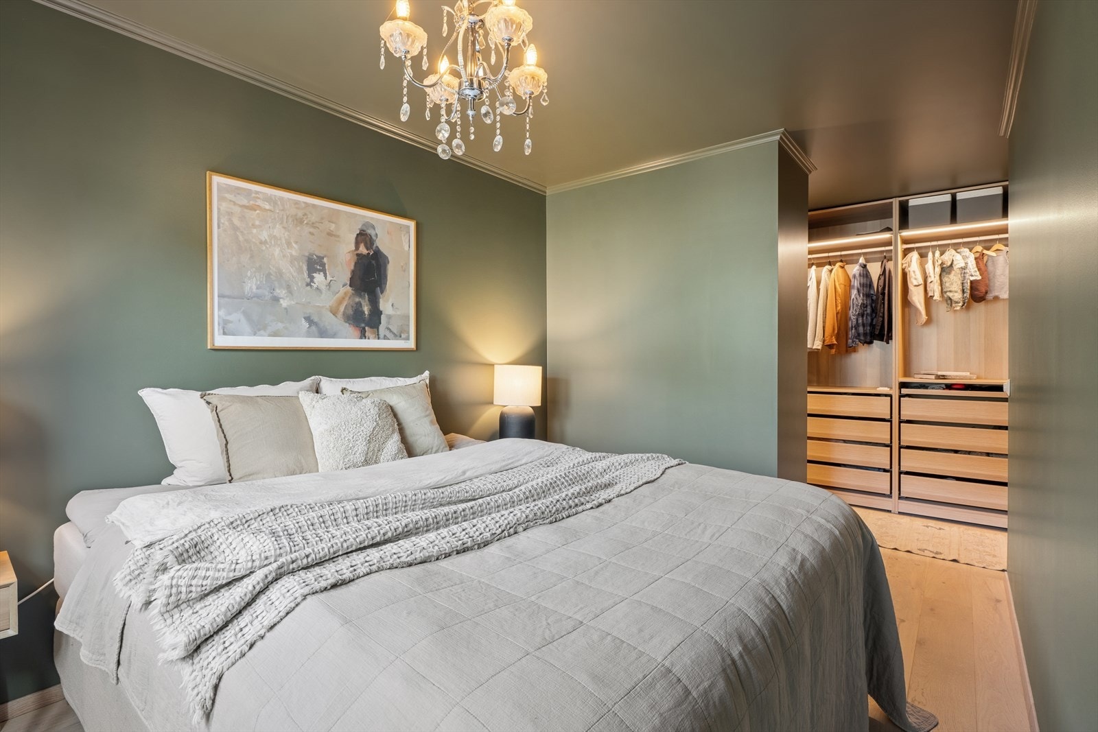 Hovedsoverommet med eget walk-in. Galleribilde