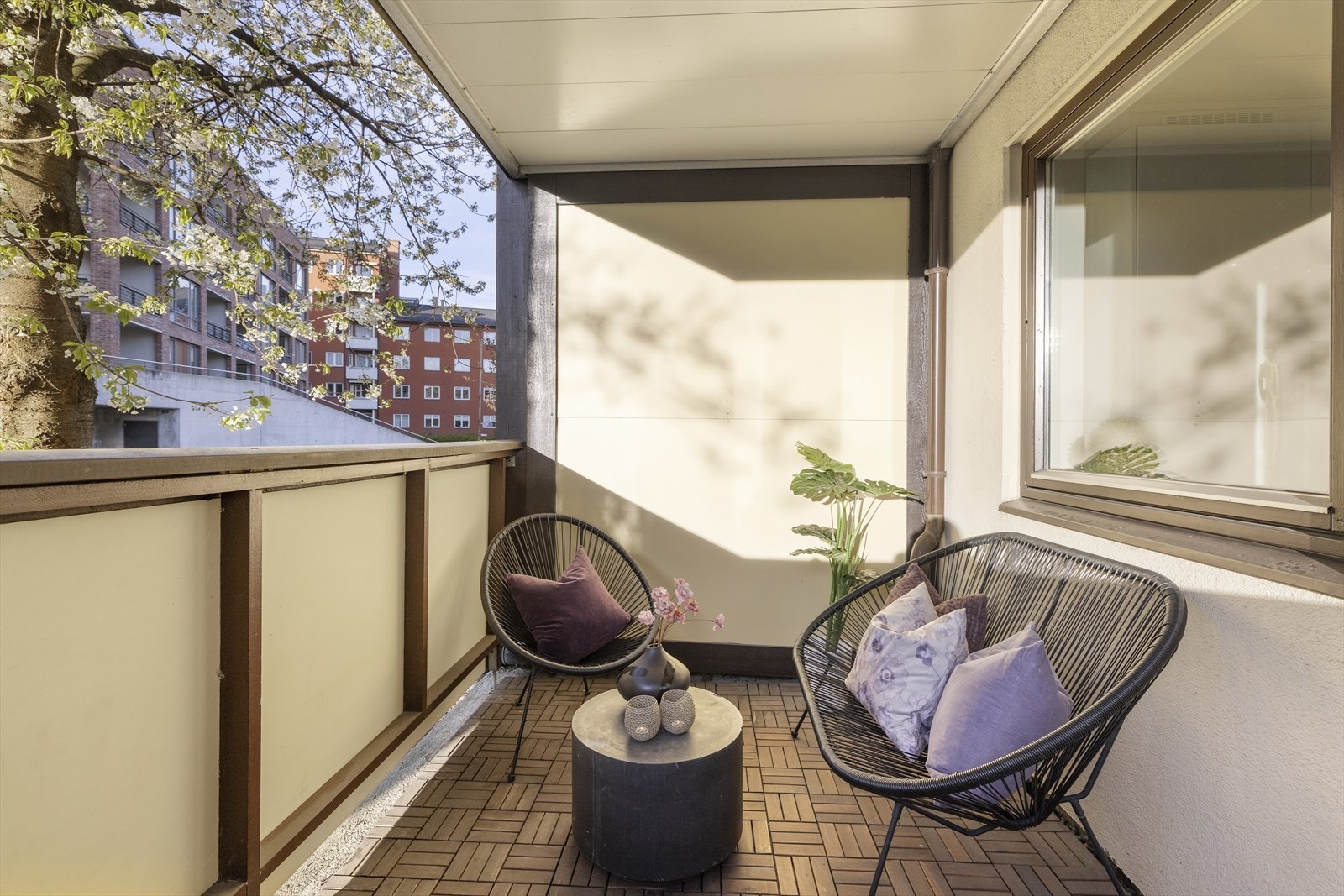 Noe ettermiddagssol på balkongen. Galleribilde