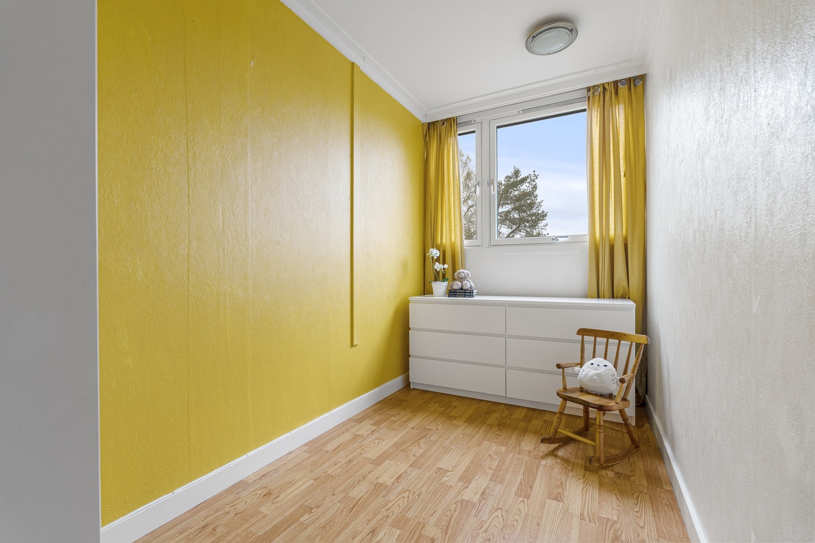 Soverom tre på 6,5 m² egner seg godt som barnerom, gjesterom eller kontor. Galleribilde