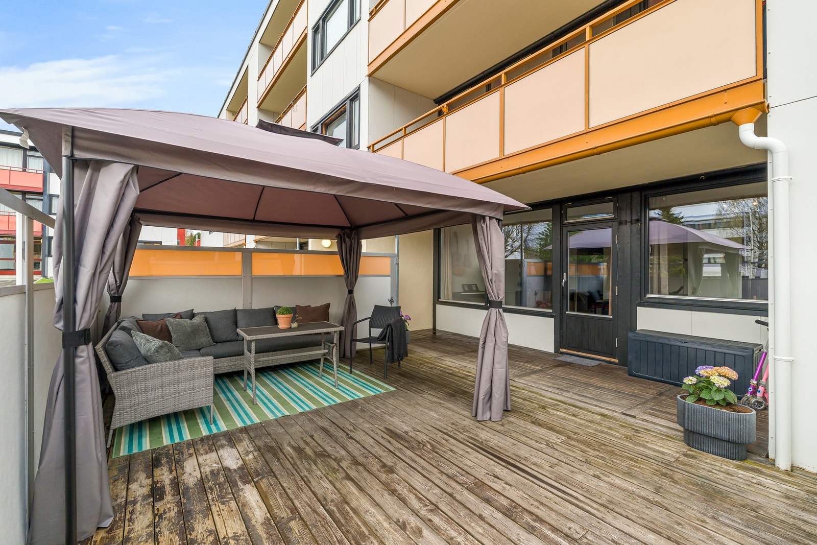 Terrassen er på hele 32 m². Galleribilde