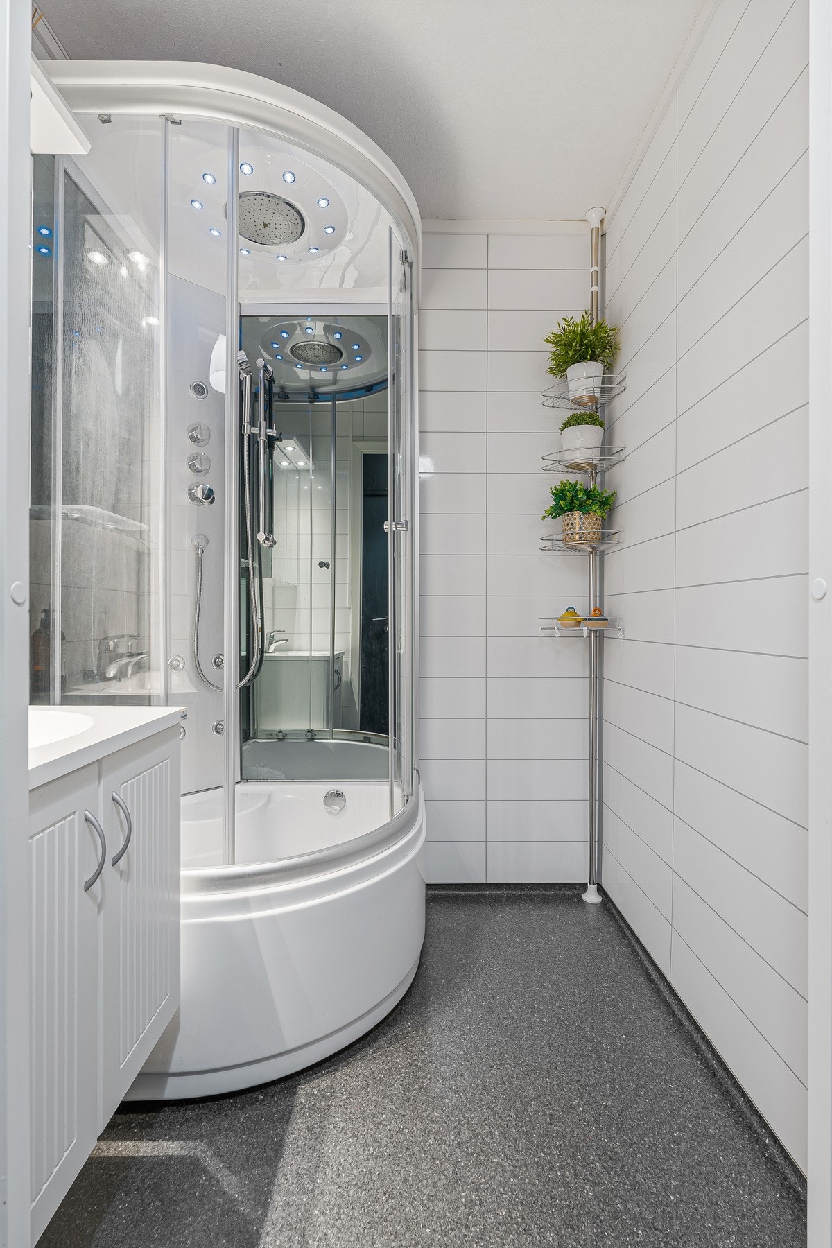 Badet har gulvvarme for økt komfort. Galleribilde