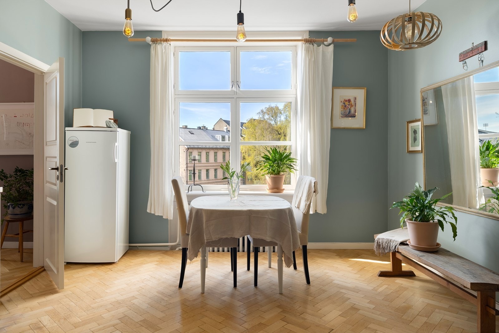 2-roms toppleilighet i Thereses gate 35B med flere spennende fasiliteter i bygget. Galleribilde