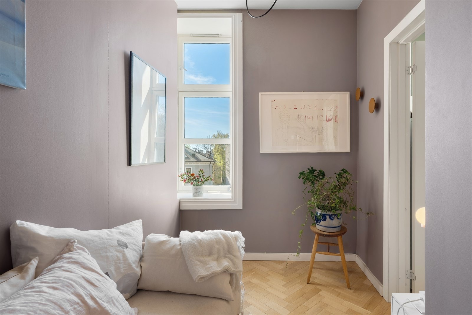 Det er godt med lagringsplass i to eksterne boder, hvorav en av bodene er lokalisert i samme etasje som leiligheten (5.etasje). Galleribilde