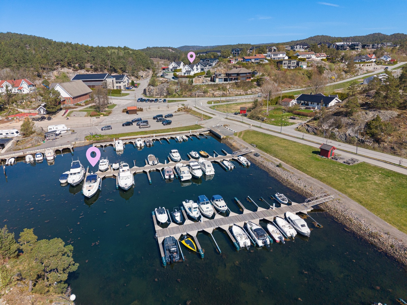 Småbåthavn like ved hvor det medfølger båtplass Galleribilde