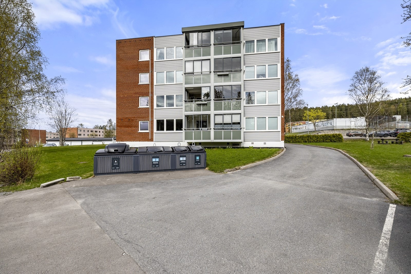 Området er trivelig og rolig, og byr på flotte turmuligheter i skog og mark, samtidig som det er nærhet til skole, butikk og kollektivtransport. Galleribilde