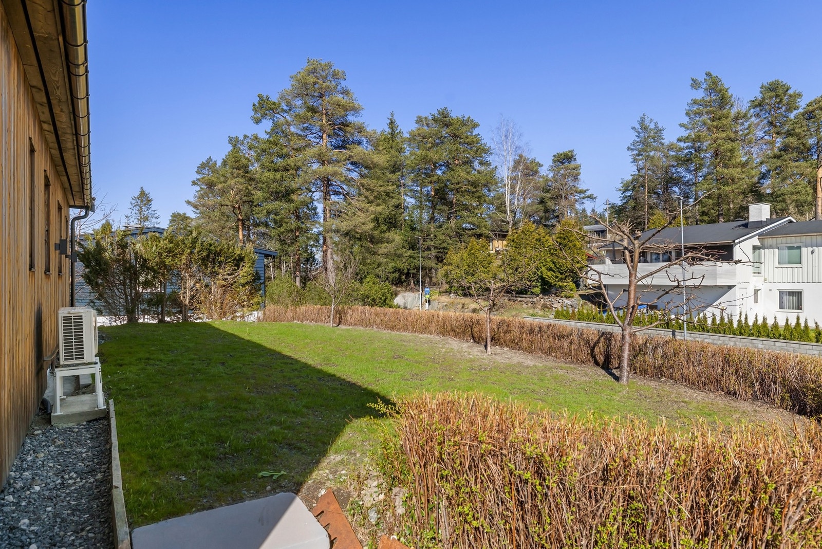 Pent opparbeidet hage med gode solforhold. Galleribilde