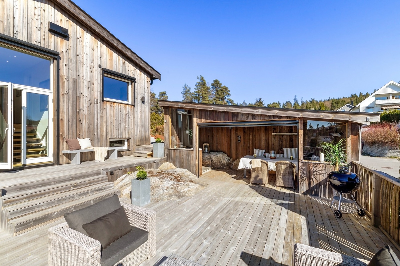 Uteområde tilrettelagt for hyggelige sammenkomster. Galleribilde