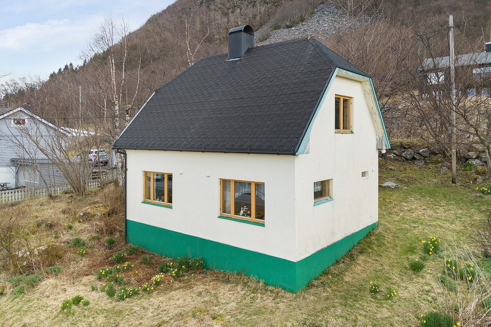 Eiendomsmegler 1 v/ Anders Kristian Gundersen Vadet gleden av å presentere koselig enebolig med potensiale og Panoramautsikt. Galleribilde