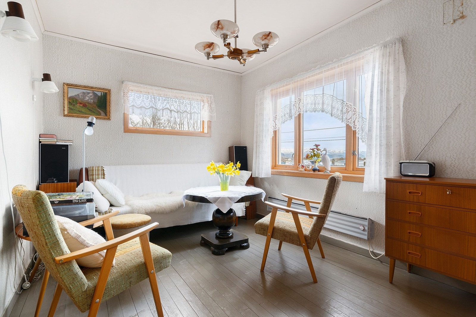 Fra stue kan du nyte fantastisk panorama utsikt i koselige og gammeldagse omgivelser. Galleribilde