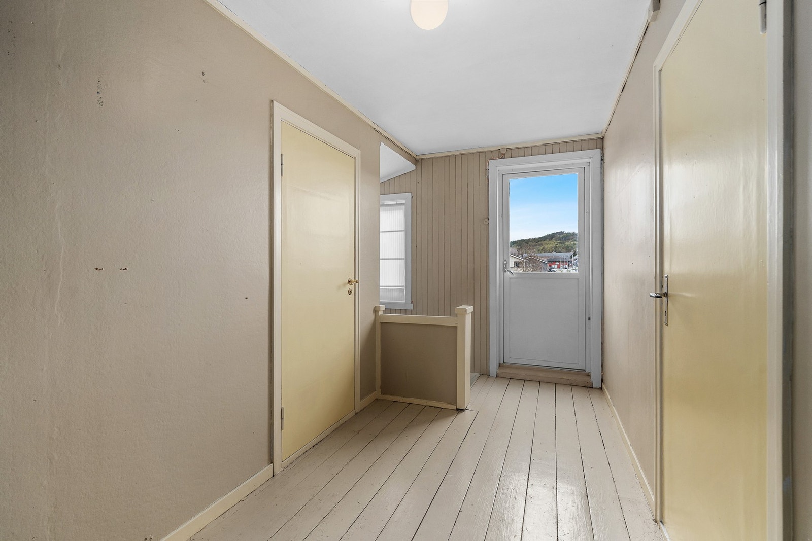 Gang med utgang til luftebalkong Galleribilde