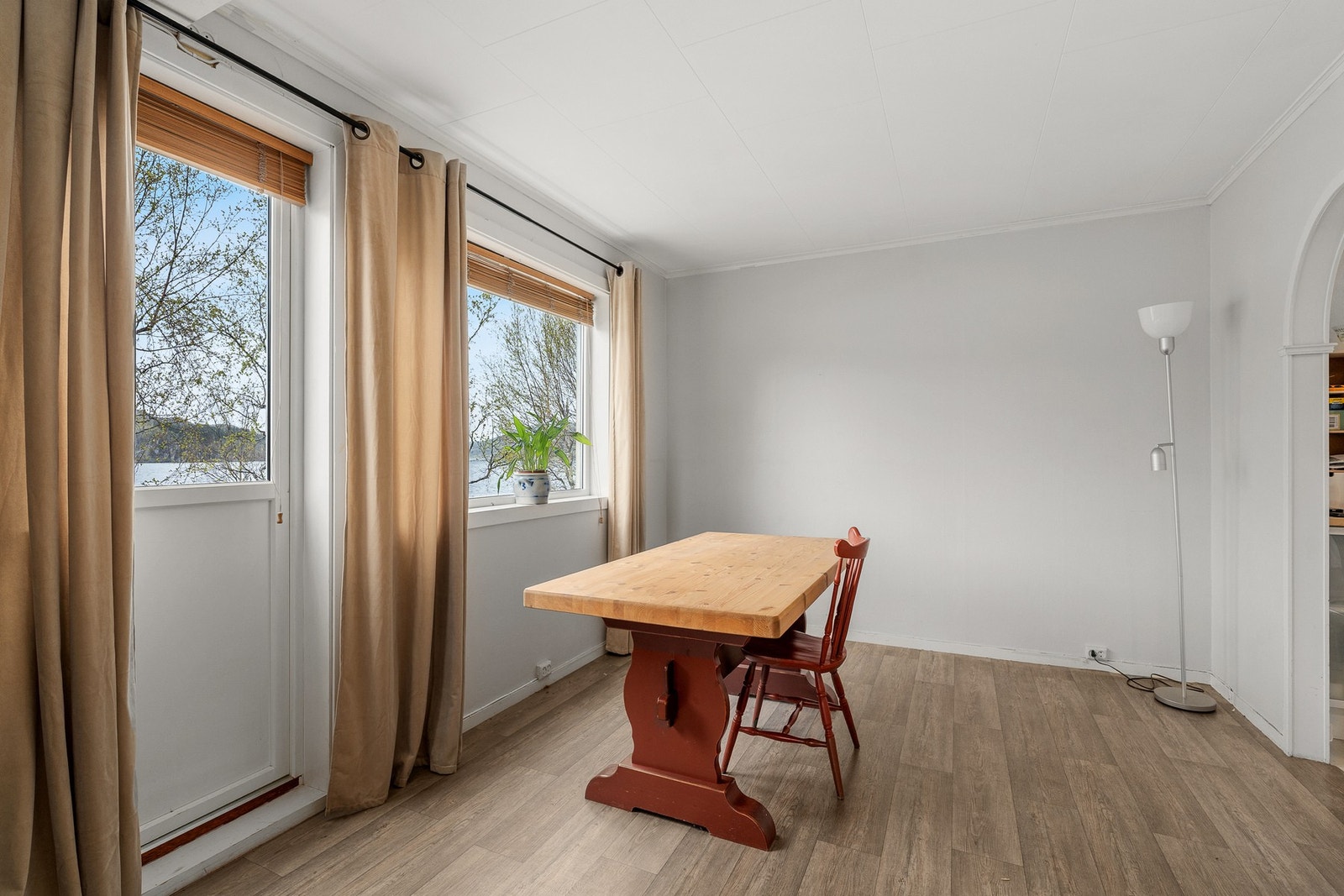 Herfra er det utgang til veranda Galleribilde