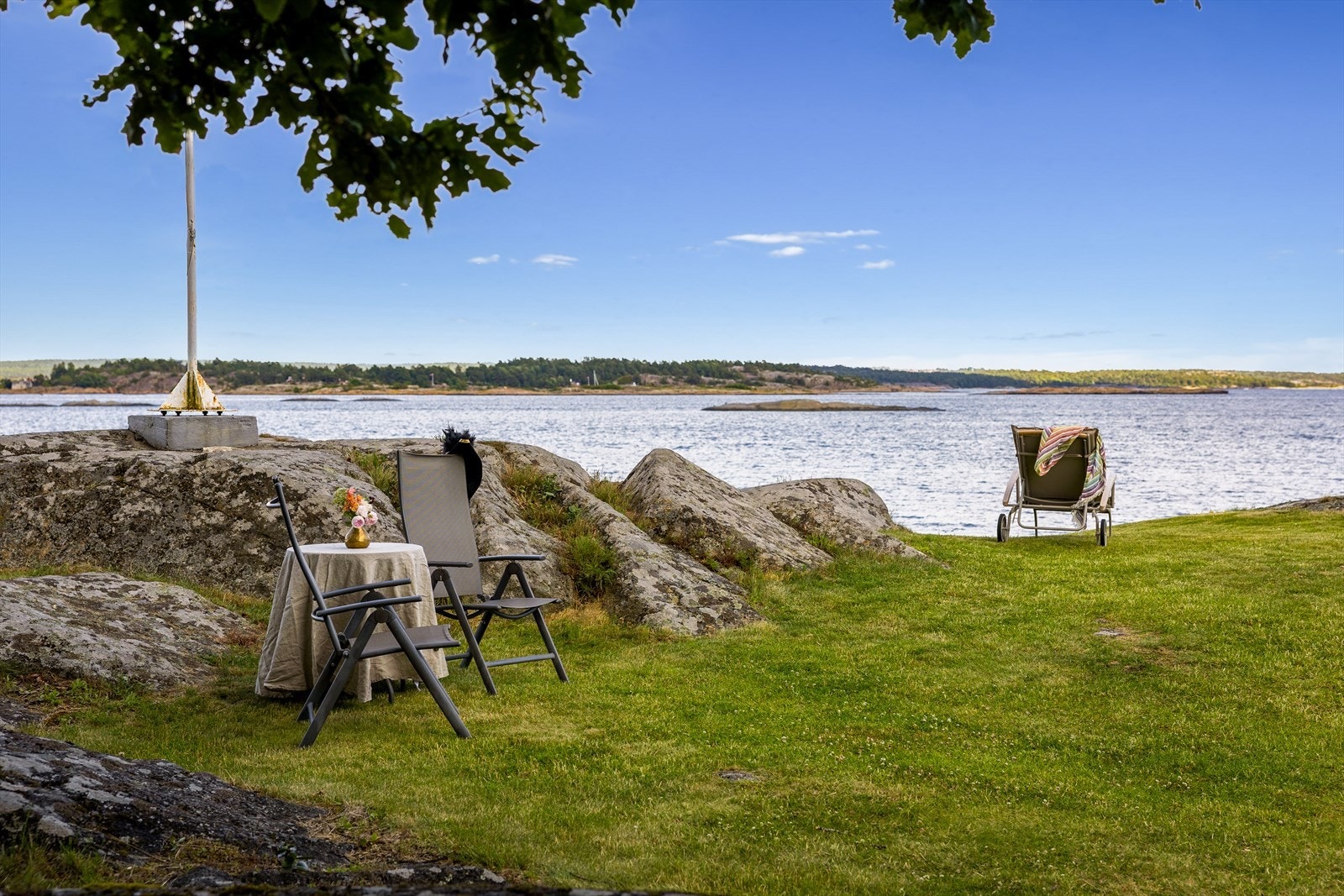 Utsikten er vakker og dras visuelt inn i hytta. Galleribilde