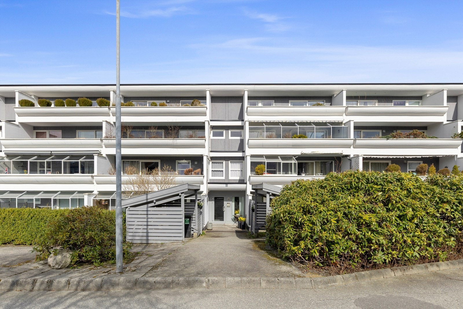 Velkommen til Tennisveien 17 presentert av Zander Polderman v/Eiendomsmegler Krogsveen. Galleribilde