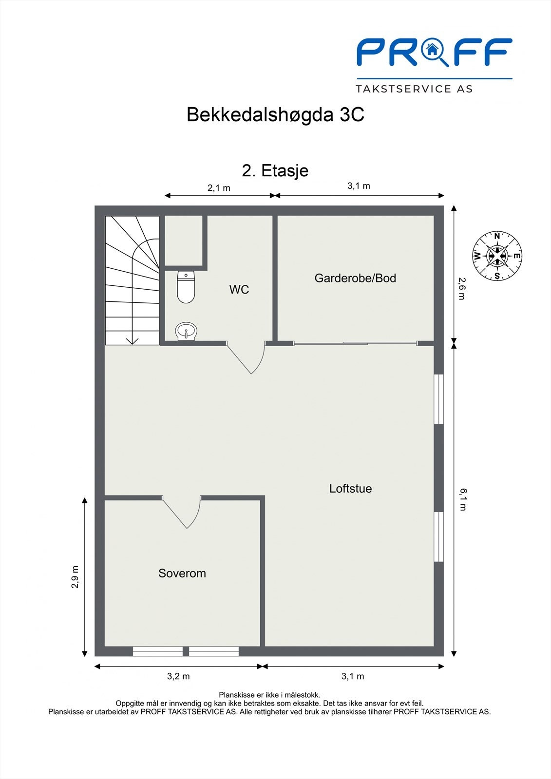 Andre etasje er innredet med en romslig loftsstue, soverom, toalettrom og en praktisk garderobe/bod. Boligen er tegnet med 2 soverom i opprinnelig byggetegninger. Galleribilde