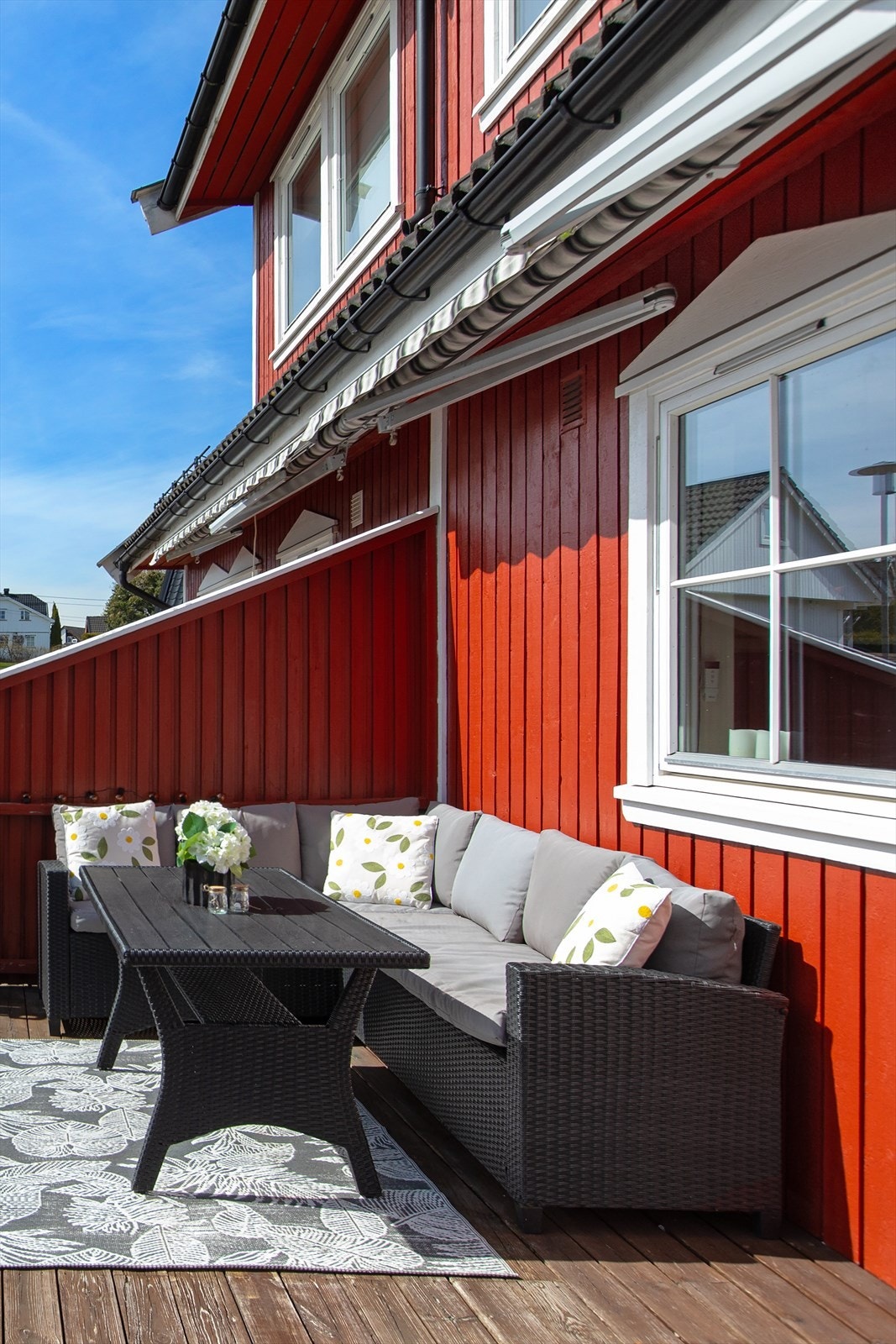 En hyggelig og usjenert krok på terrassen. Galleribilde