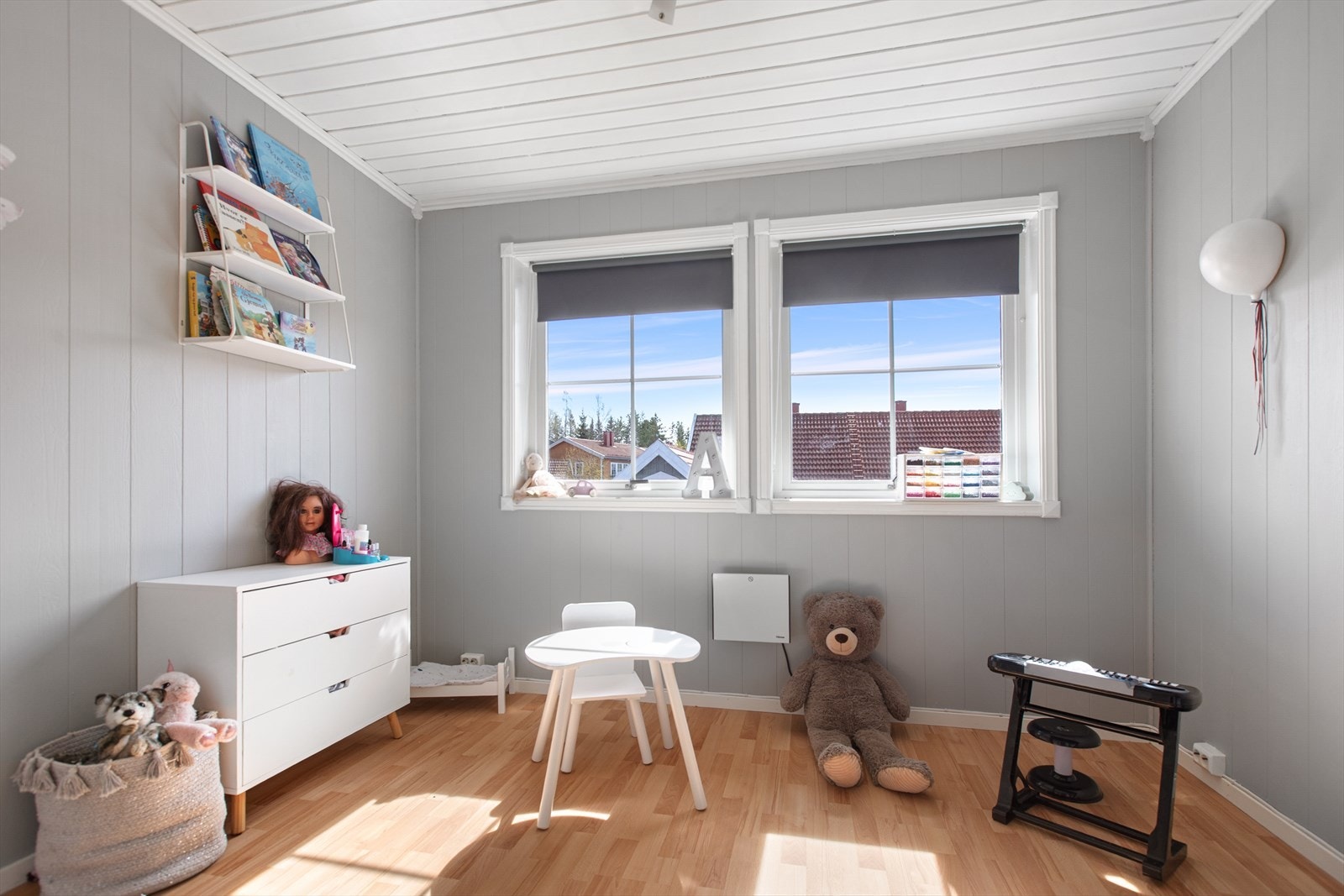 Soverommet i andre etasje er lunt og hyggelig, perfekt som barnerom eller kontor. Galleribilde