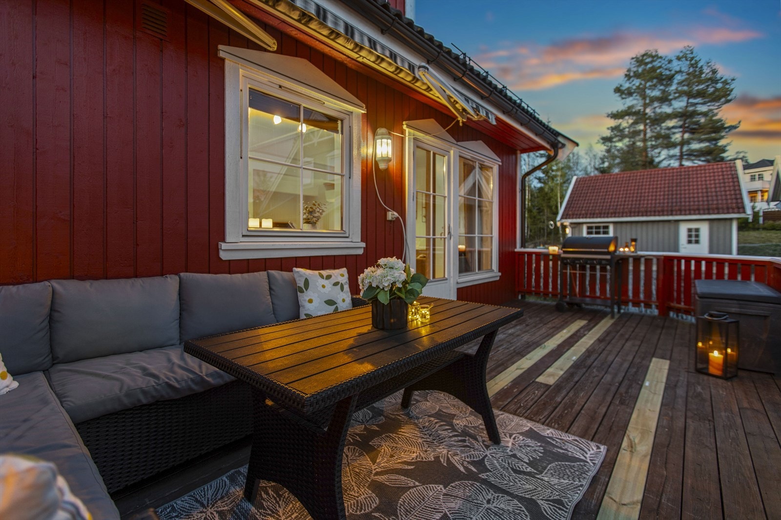 Den sydvendte terrassen har nydelig solforhold gjennom hele dagen. Galleribilde