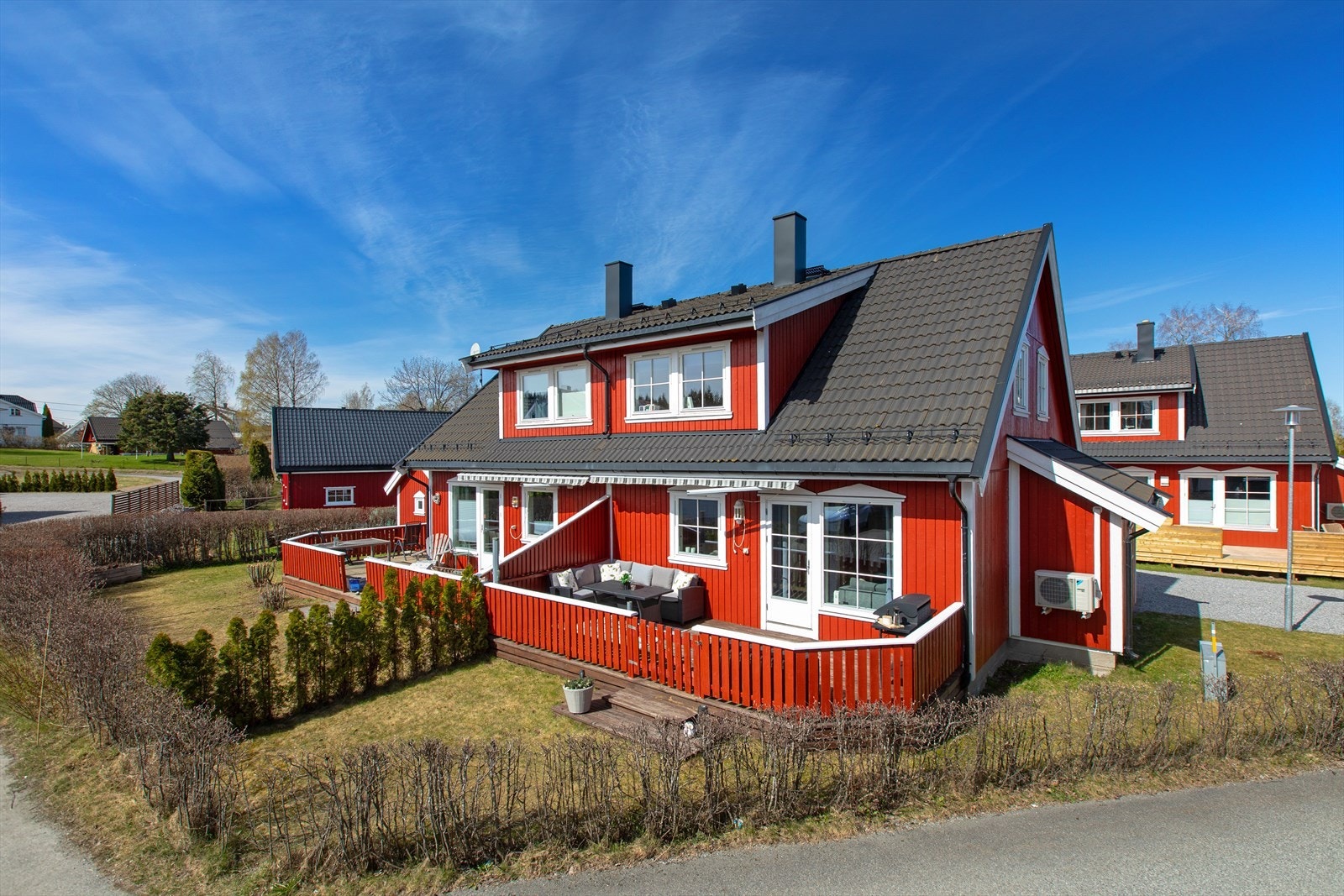 Velkommen til Bekkedalshøgda 3C! En innholdsrik og familievennlig halvpart av en vertikaldelt tomannsbolig fra 2004. Galleribilde