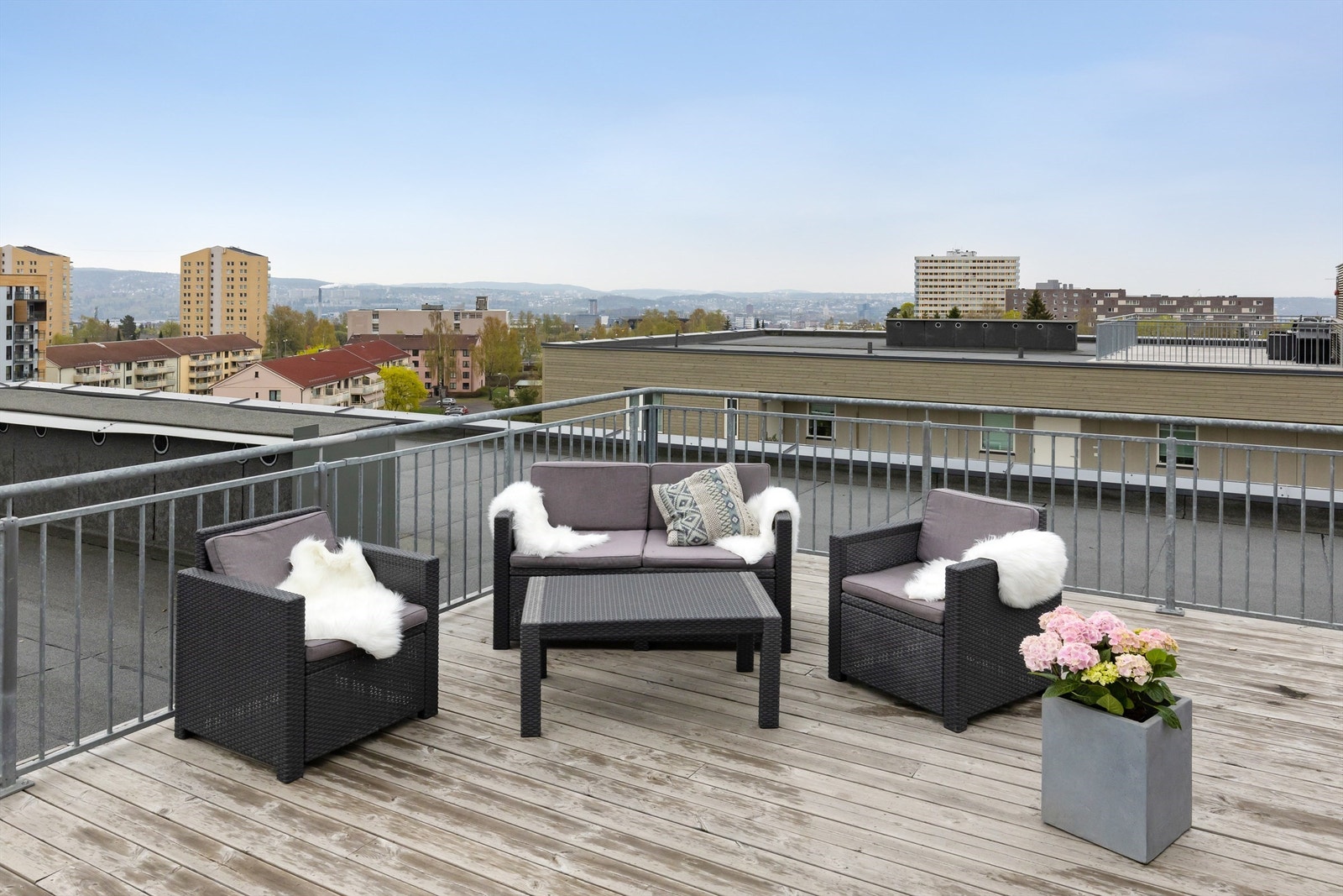 Felles takterrasse med flott utsikt (bilde fra tidligere salg) Galleribilde