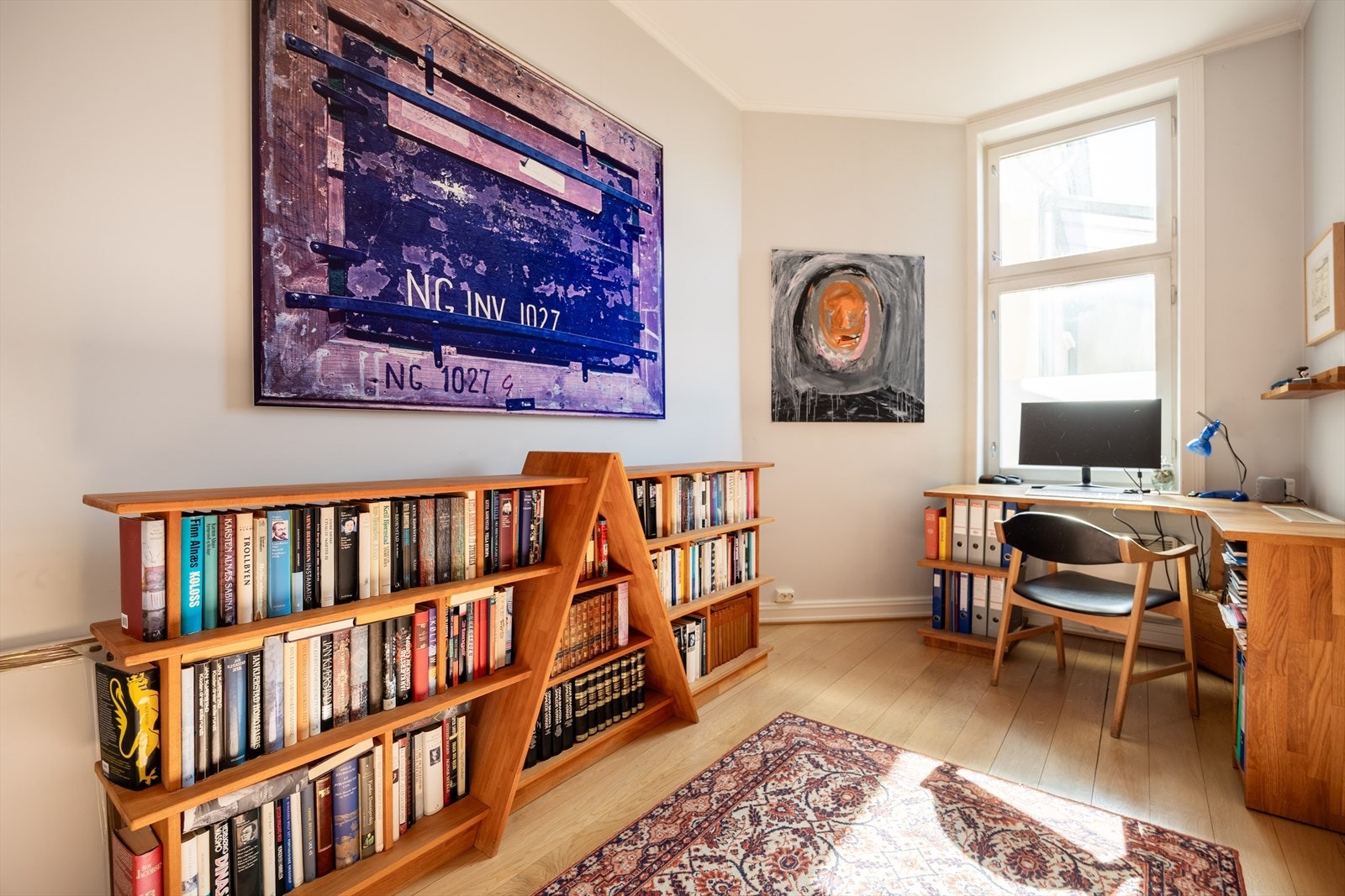 Soverom 2 er også av god størrelse og vender inn mot bakgården. Galleribilde