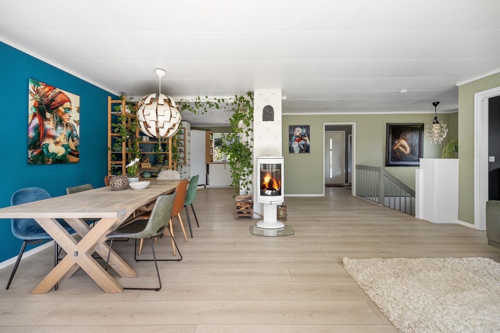 Svært åpen løsning med gode møbleringsmuligheter. Galleribilde
