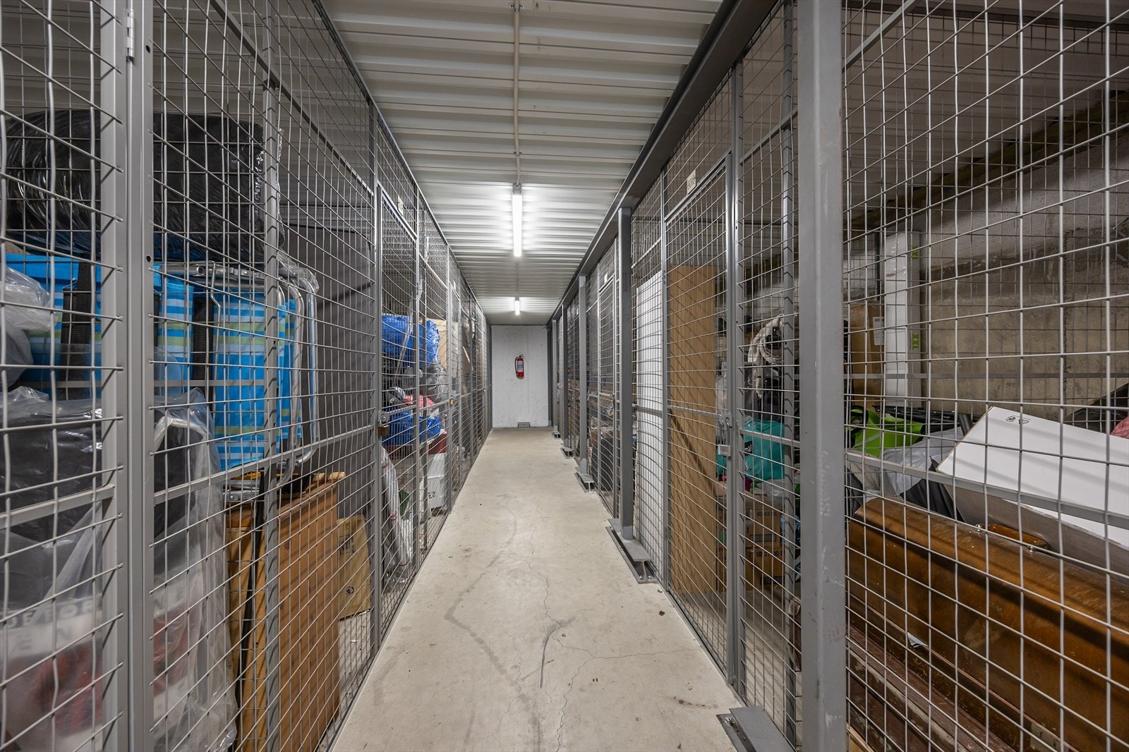 En tredje bod følger med i garasjebygget, noe som gir svært gode lagringsmuligheter. Galleribilde