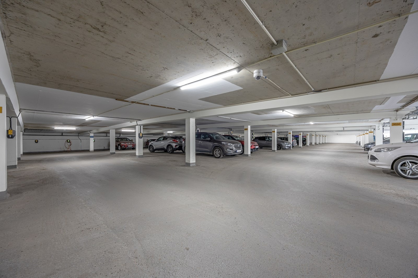 Det medfølger en parkeringsplass i felles garasjeanlegg, med opplegg for elbillader. Galleribilde