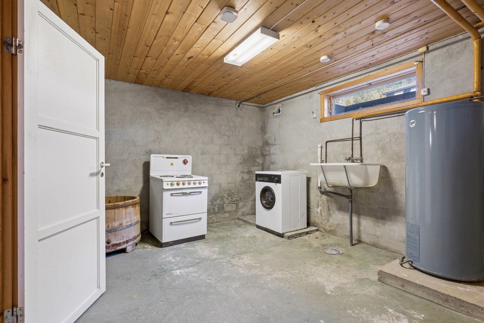Eget vaskerom i kjelleren dersom man ikke ønsker vaskemaskin på badet. Galleribilde