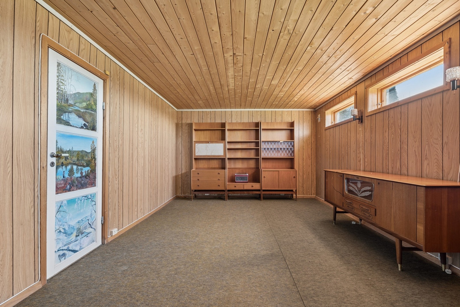 Hobbyrommet har blitt brukt som kjellerstue. Galleribilde