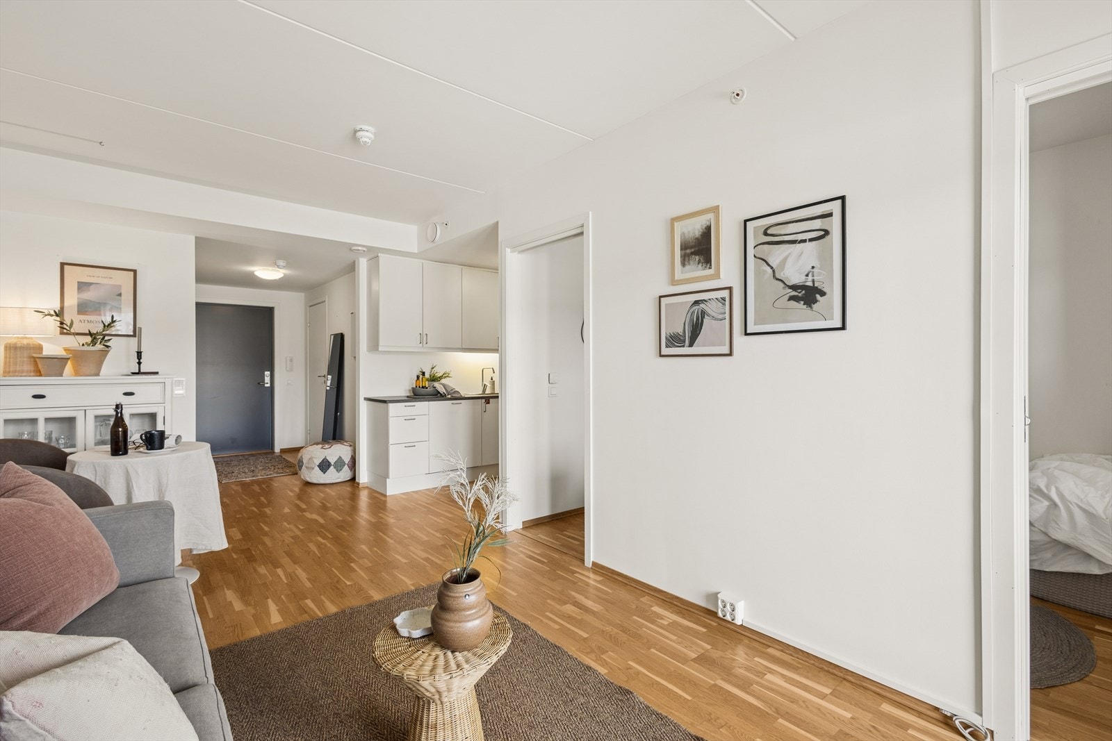 Det er vannbåren gulvvarme fra fjernvarmeanlegg som inngår i fellesutgiftene. Galleribilde