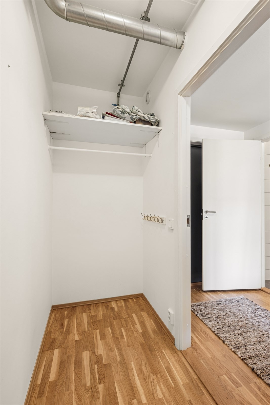 Praktisk, innvendig bod på ca. 3 kvm. Galleribilde