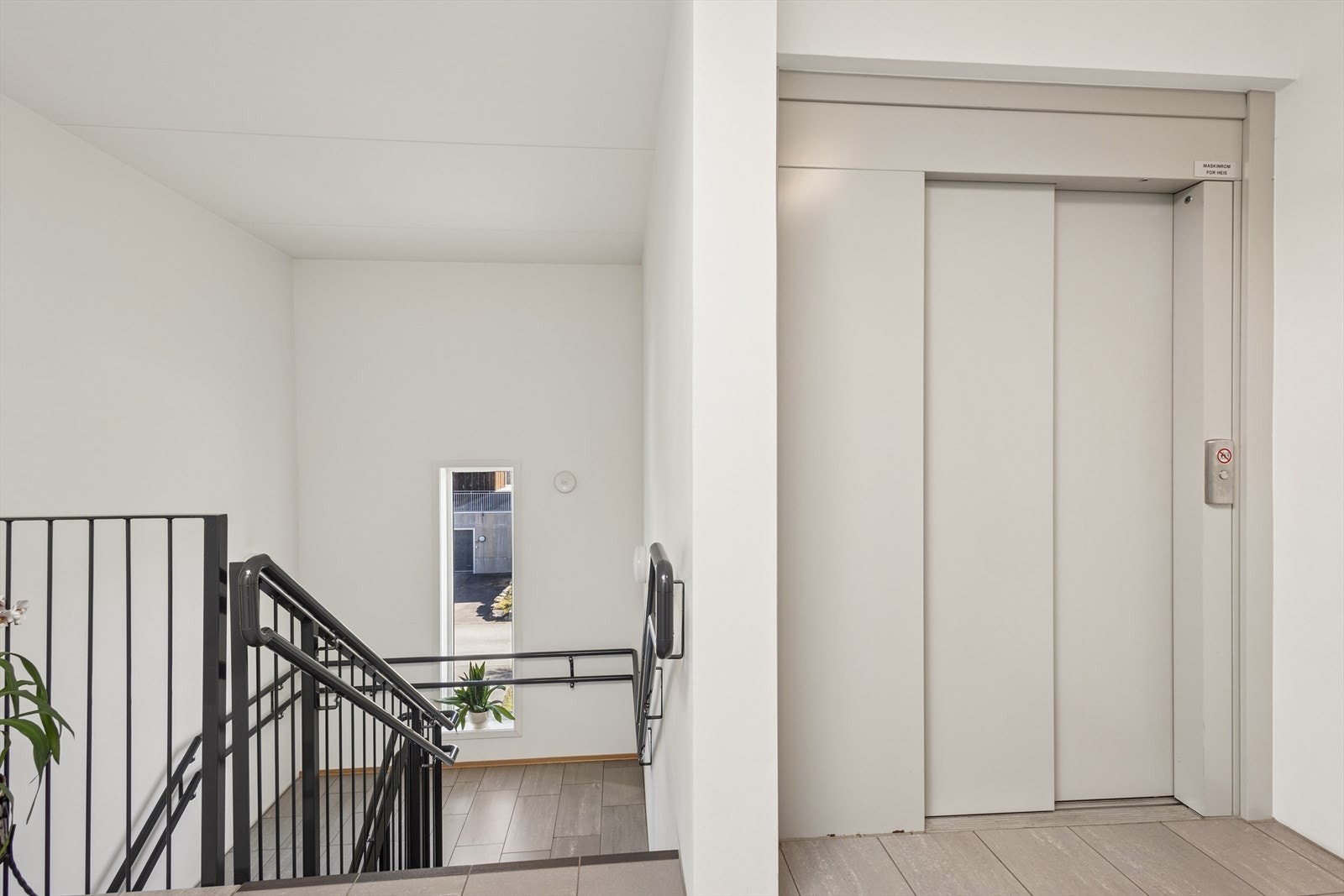 Bygget har heis, som gir enkel adkomst til leiligheten. Galleribilde