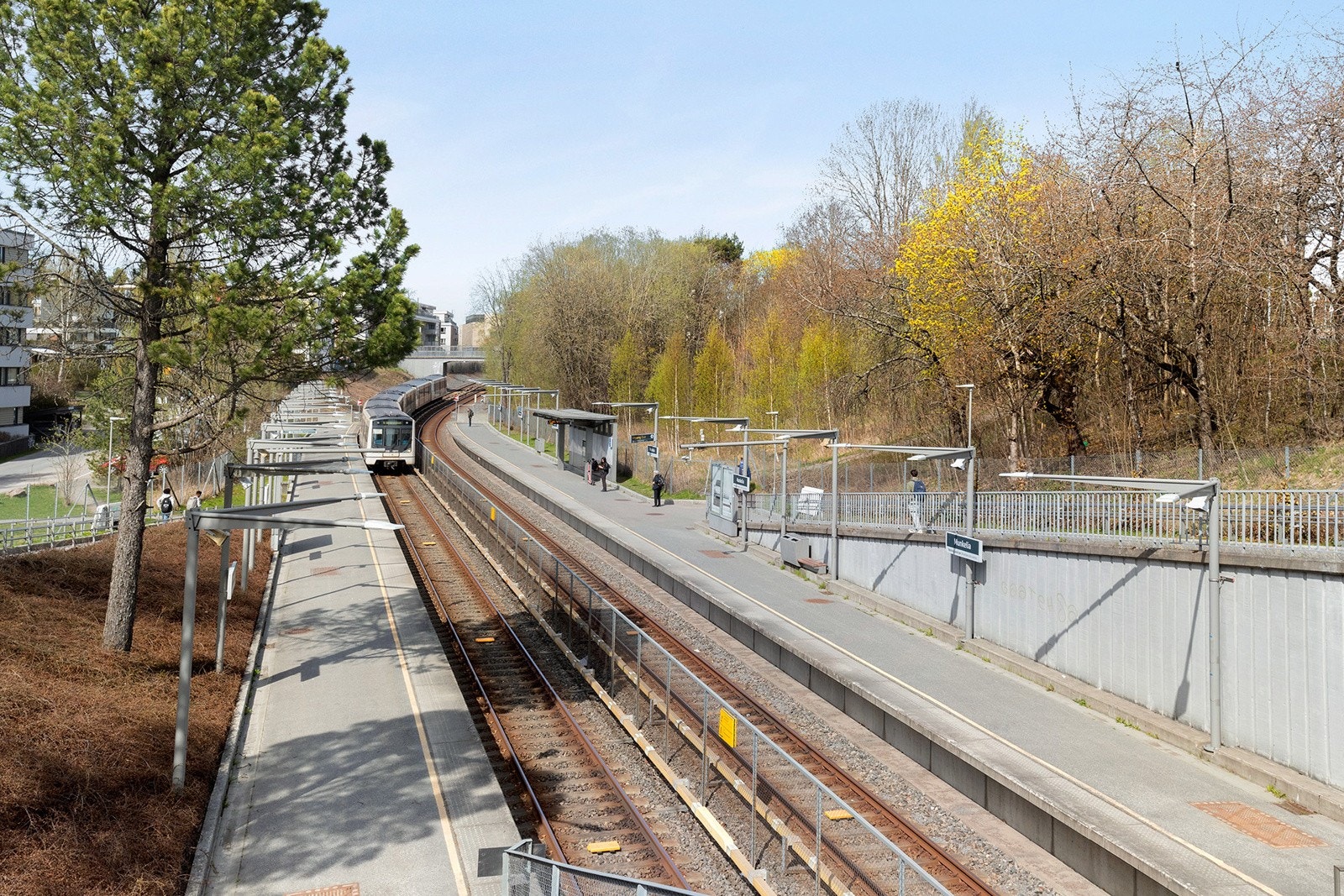 Munkelia t-banestasjon - linje 1 og 4 - 5 min gangavstand. Galleribilde
