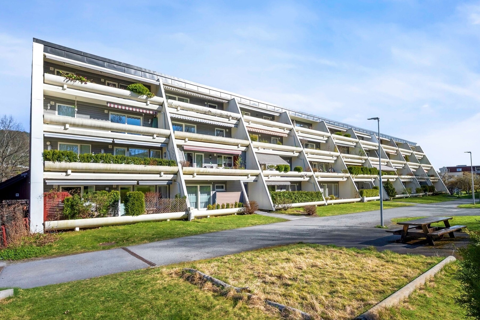 En lys og innbydende 2-roms toppleilighet som ble pusset opp i 2018 Galleribilde