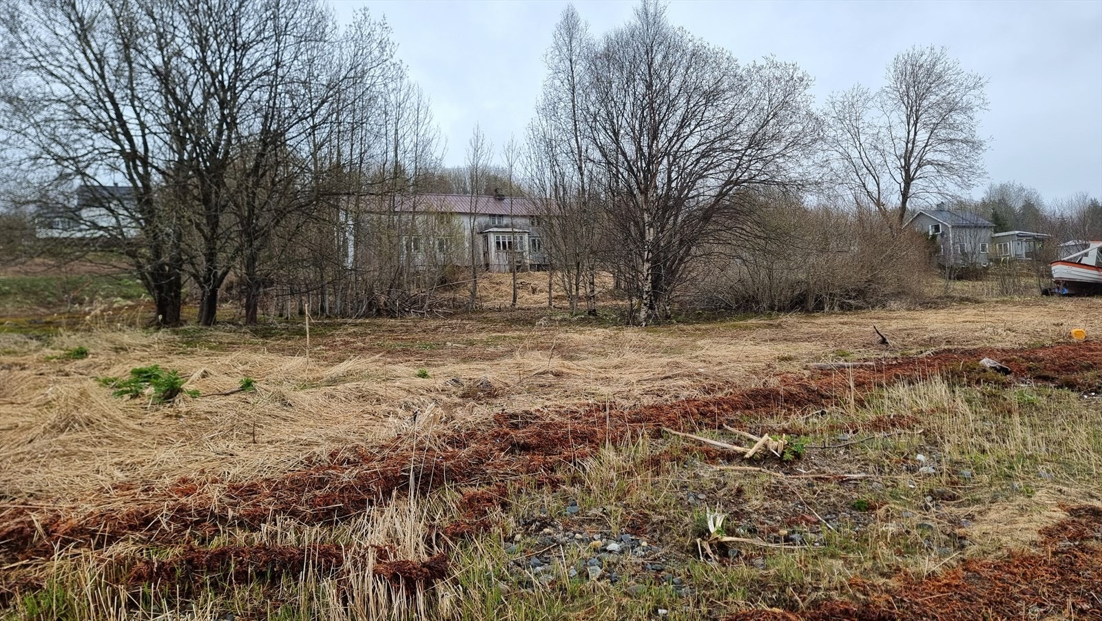 Med eiendommen medfølger det bortfestede parseller som innbringer inntekter for tiden ca. 22.440,- i året. Galleribilde