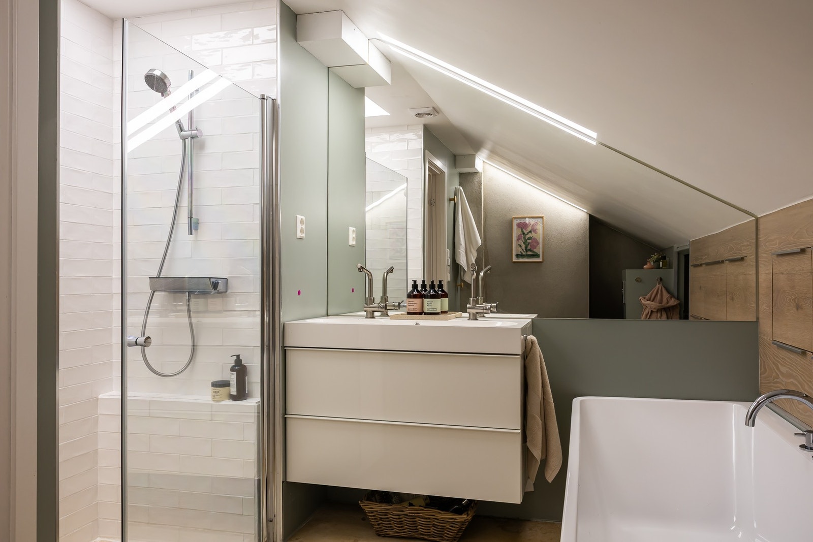 Meget praktisk med både dusj og badekar. Galleribilde