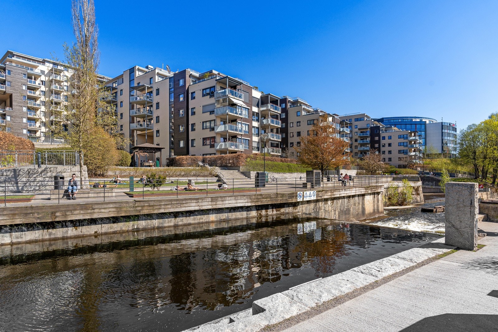 En spasertur langs Akerselva tar deg enkelt videre til flere områder i byen. Enten om det er ned til sentrum, eller opp til Maridalen. Galleribilde