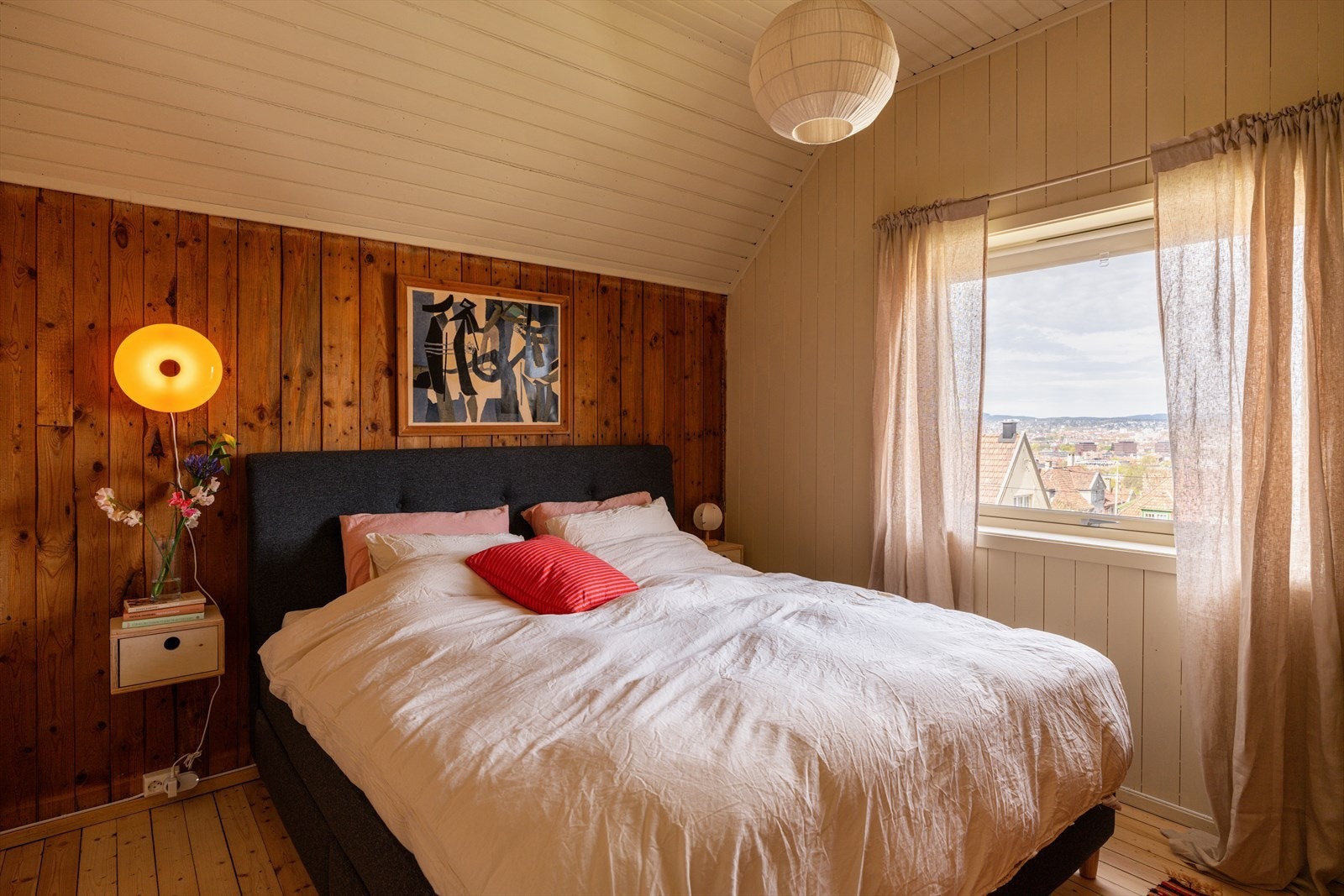 Hovedsoverommet er et lunt og innbydende rom med plass til dobbeltseng. Galleribilde