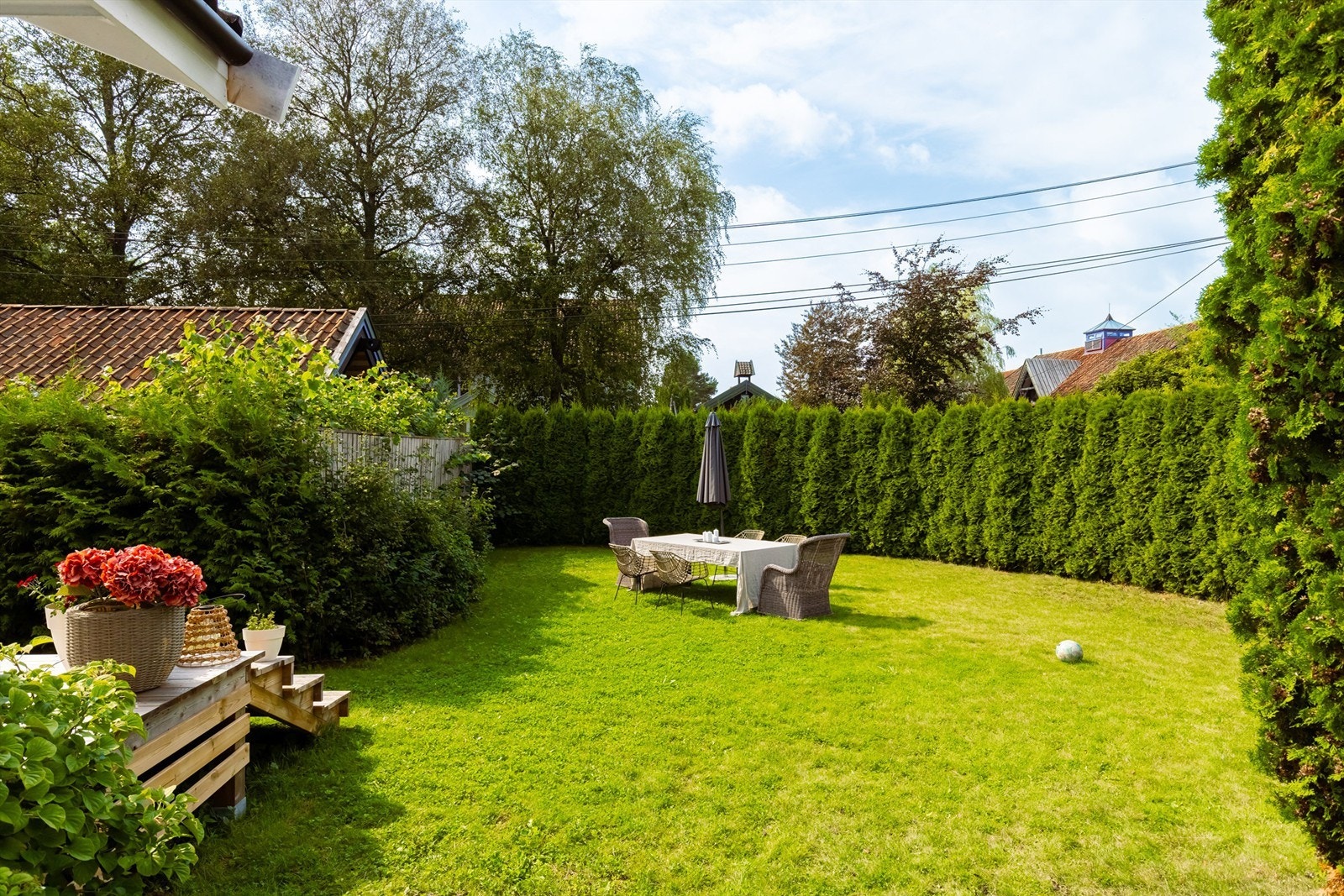 Hagen er det perfekte sted for de minste og firbente å boltre seg, sommer som vinter. Galleribilde