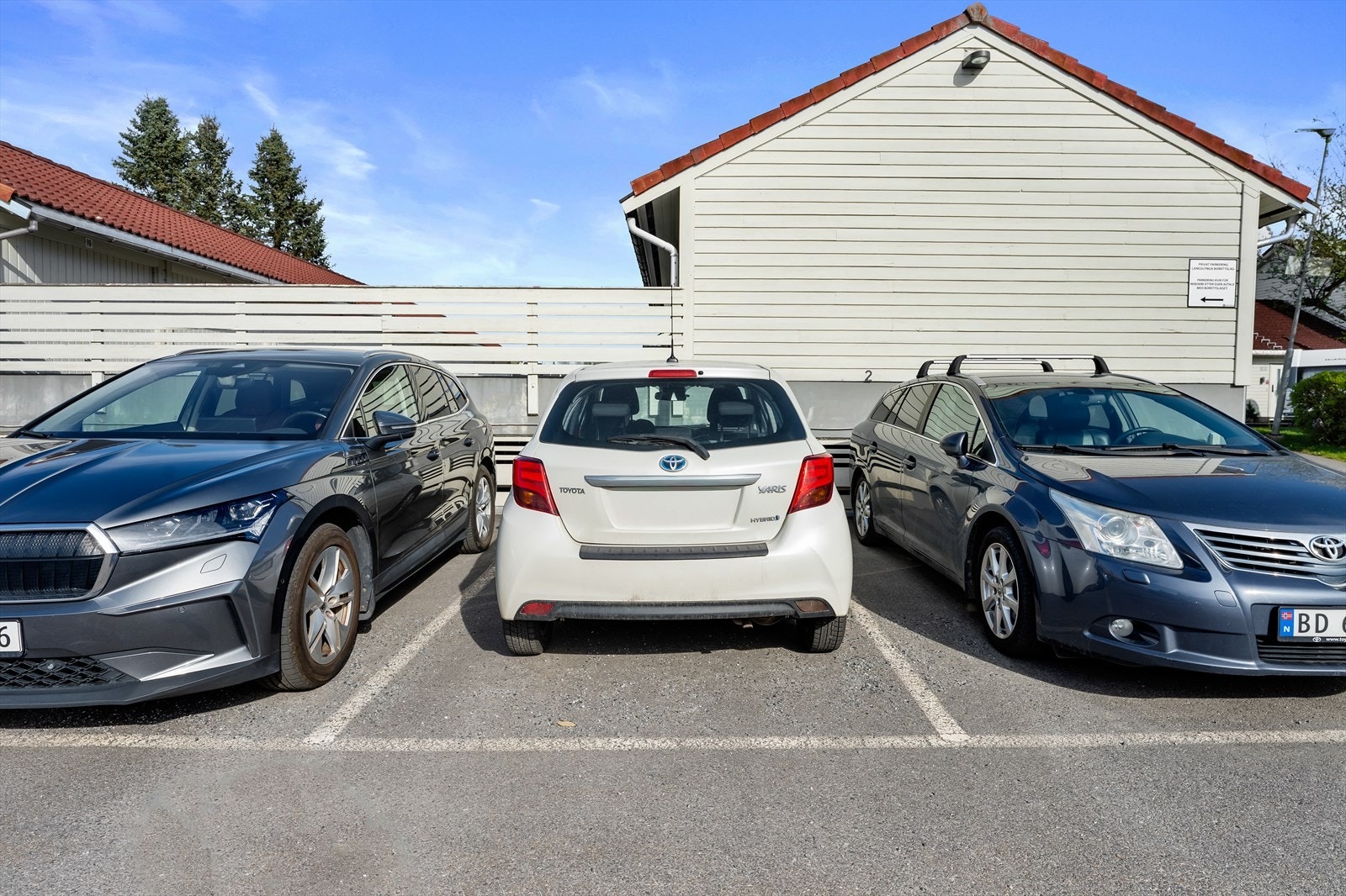 Det er i tillegg mulig å leie utvendig parkeringsplass av borettslaget. Det er også godt med gjesteparkering Galleribilde
