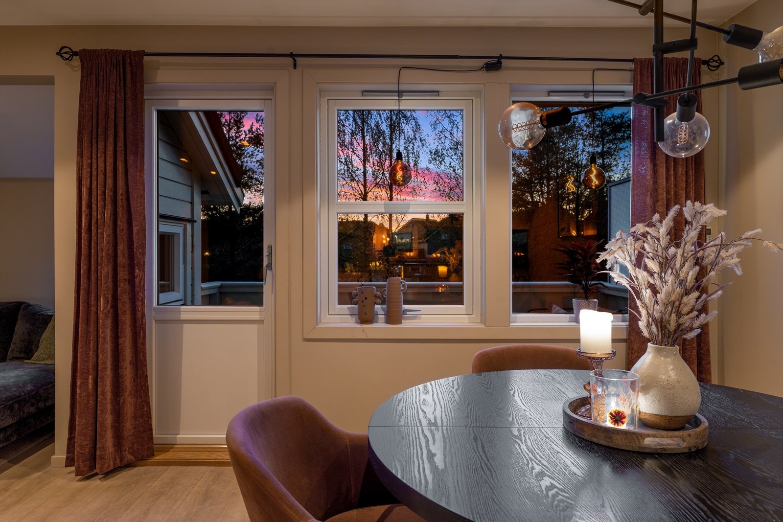 Fra stuen er det utgang til en vestvendt balkong på ca. 6 m² Galleribilde