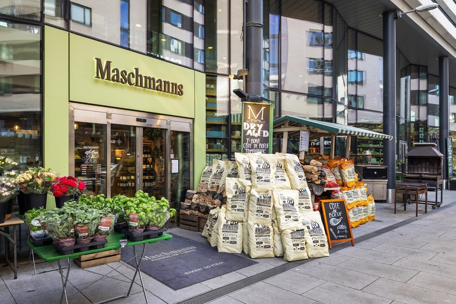 Maschmanns matmarked og byens beste Pizza ligger 1 minutt fra leiligheten. Galleribilde