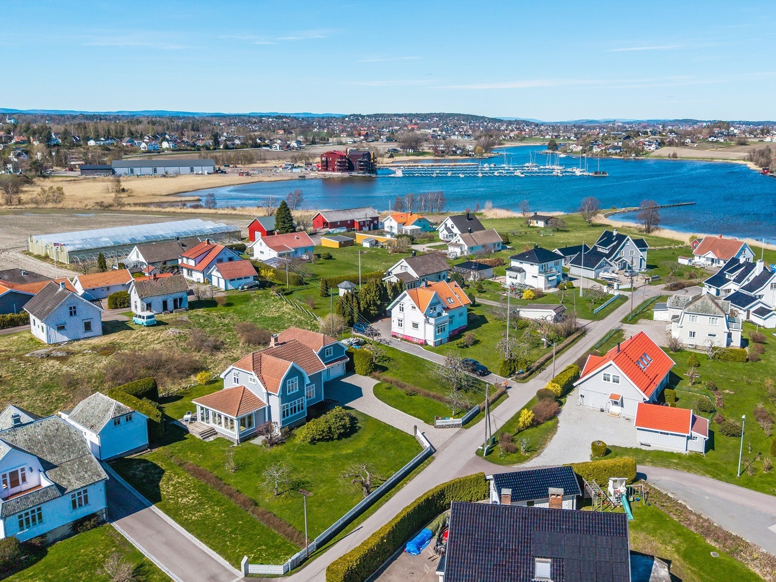Området byr på en fin balanse mellom landlig ro og nærhet til servicetilbud i Tønsberg. Galleribilde