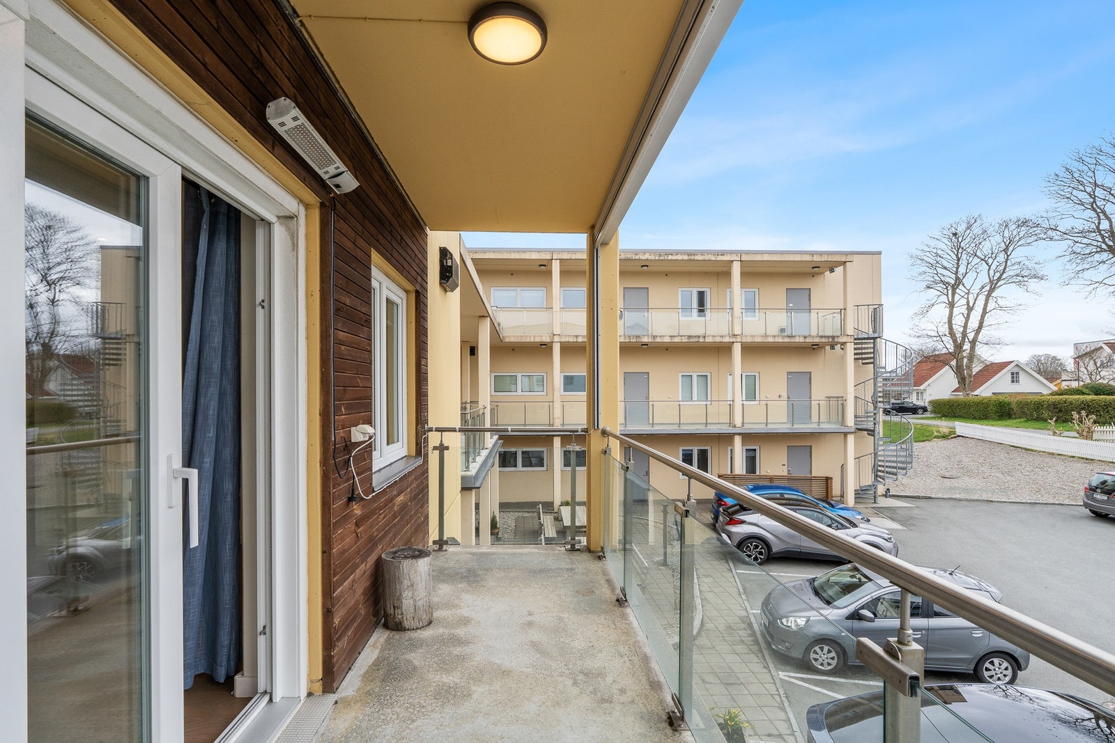 Balkong: Her er det både installert terrassevarmer og elektrisk solkjerming. Galleribilde