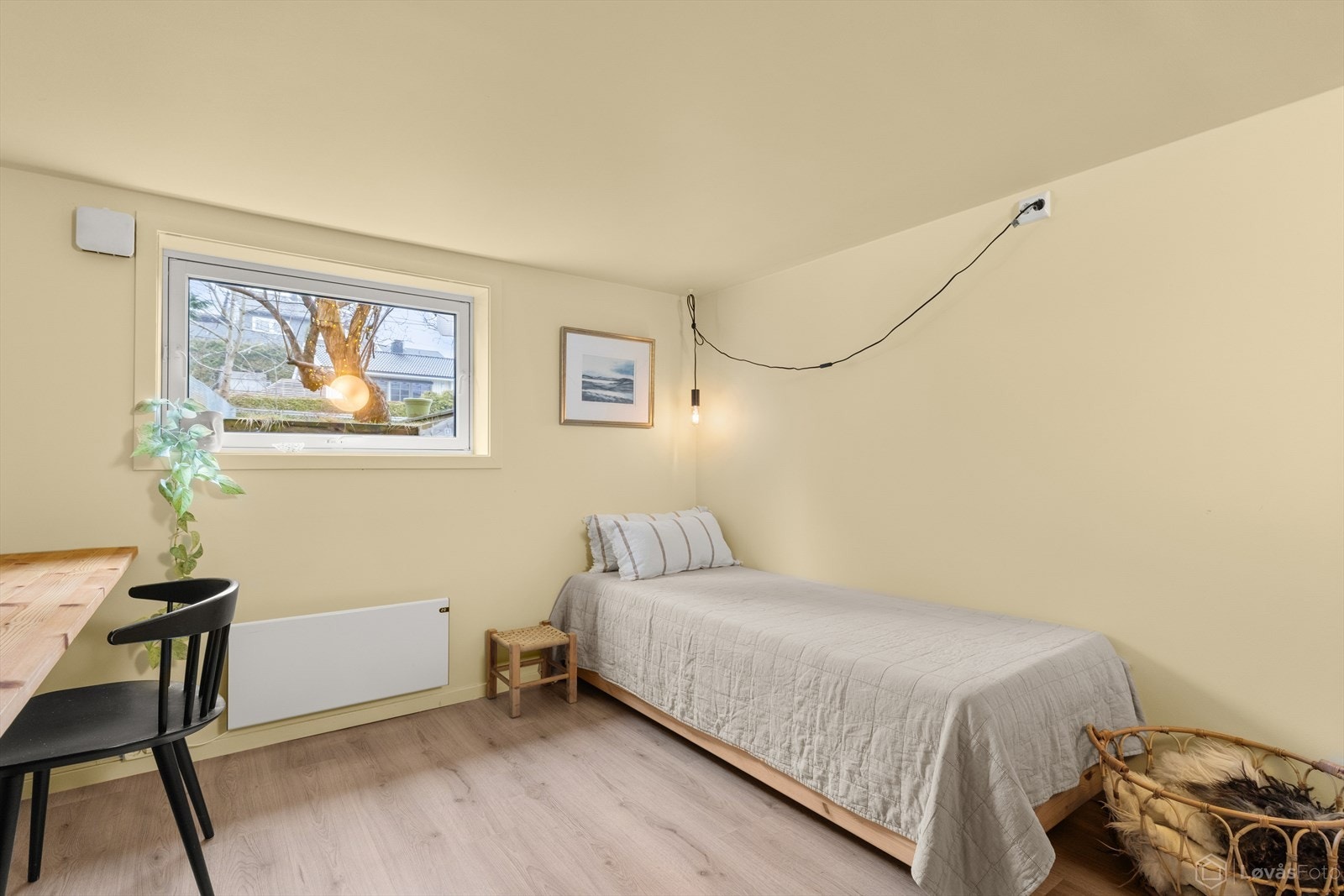 Rommet er på originale byggetegninger definert som bod, og er ikke godkjent for varig opphold. Galleribilde