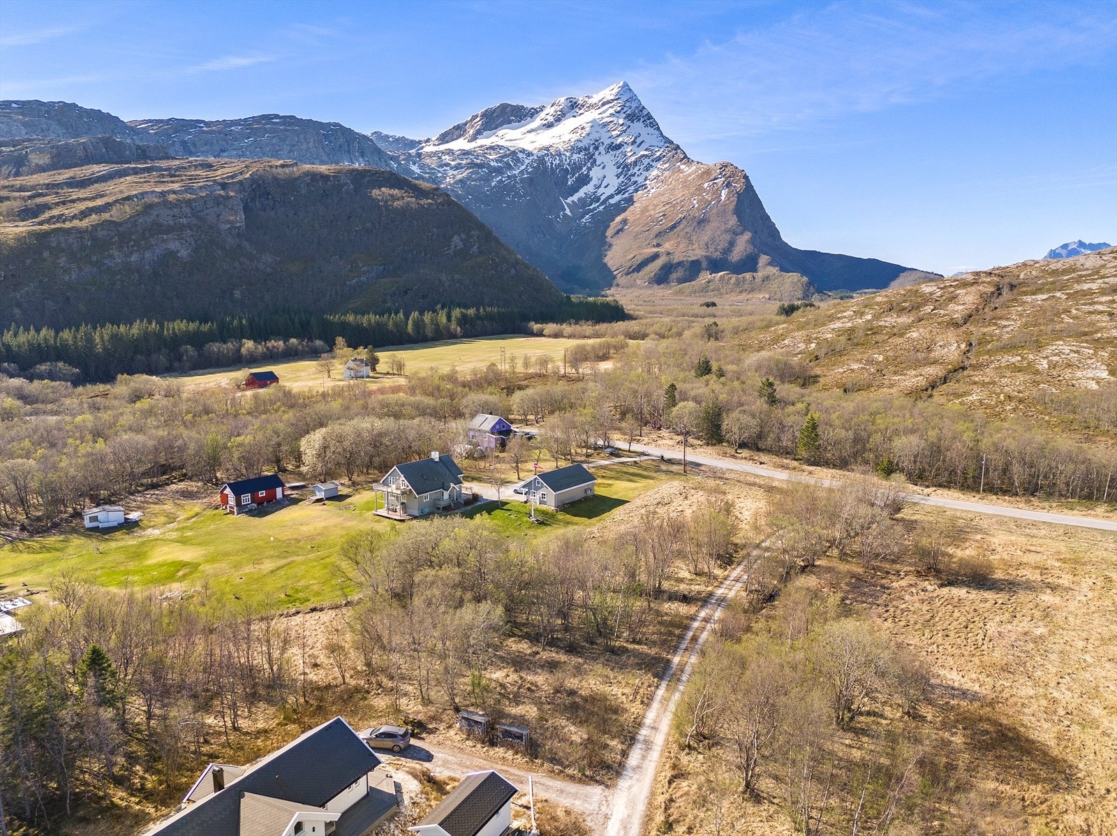 Fjellene som omkranser området gir en spektakulær ramme. Galleribilde