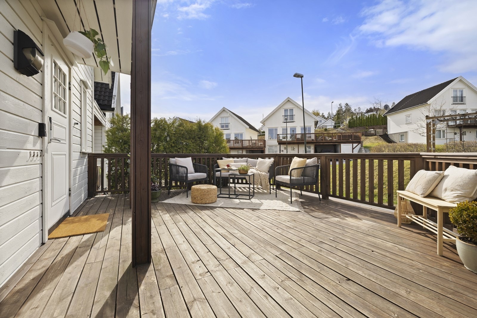Herlig velkomstterrasse på ca. 20 m². Galleribilde