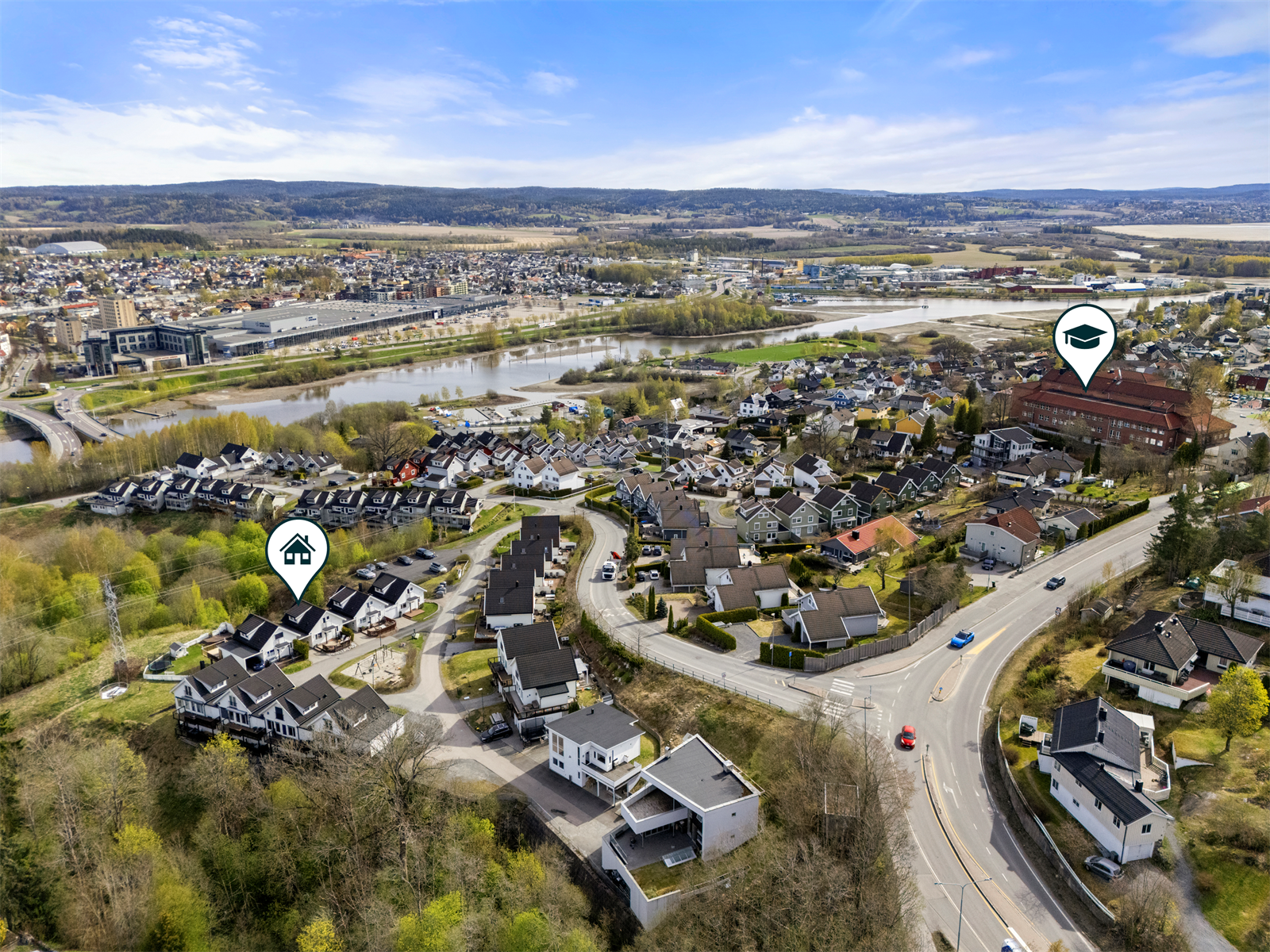 Det er gangavstand til Lillestrøm stasjon og bussterminalen. Galleribilde
