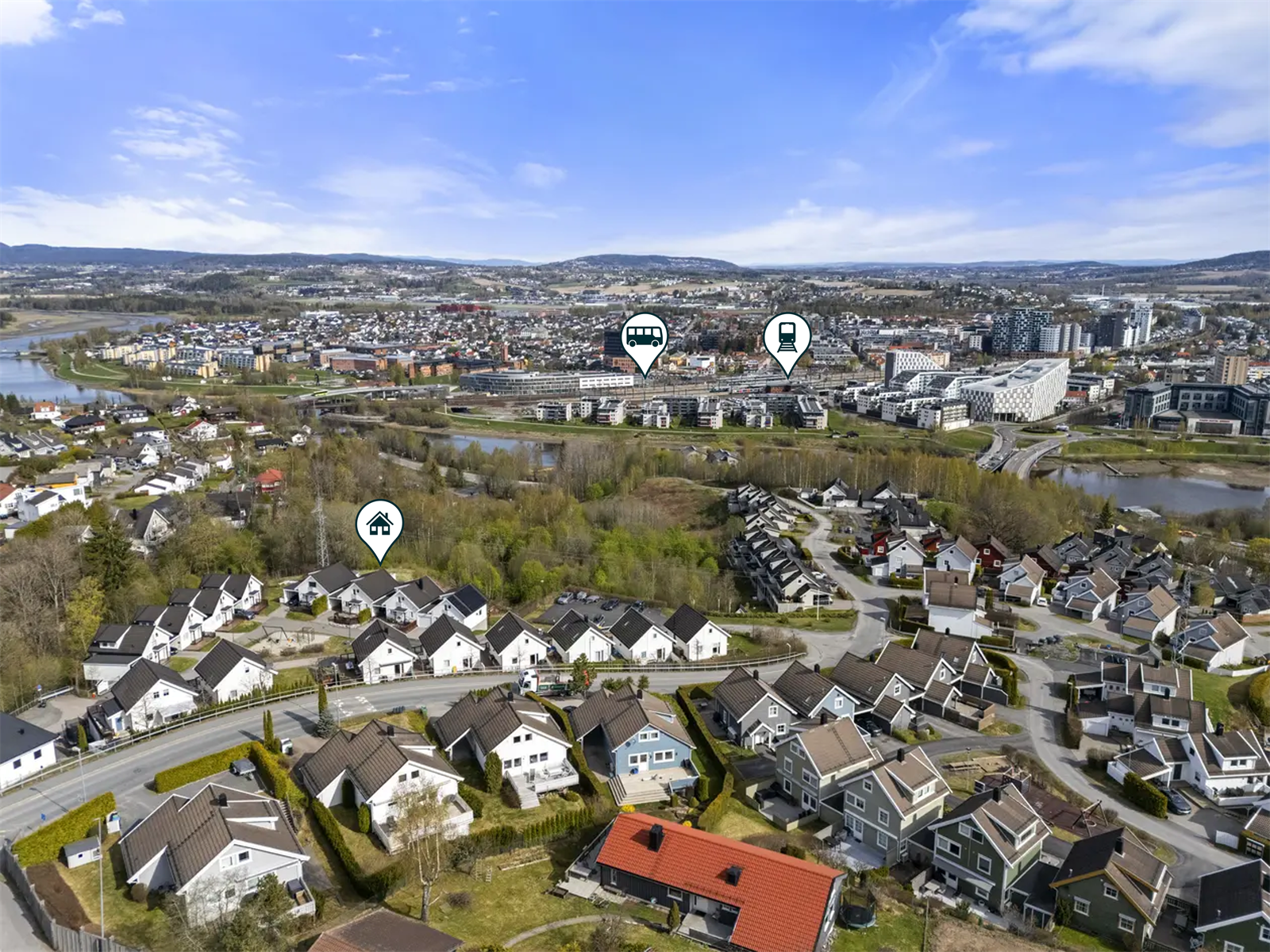 Boligen ligger i et barnevennlig og svært trivelig boligområde med umiddelbar nærhet til skoler og barnehager. Galleribilde