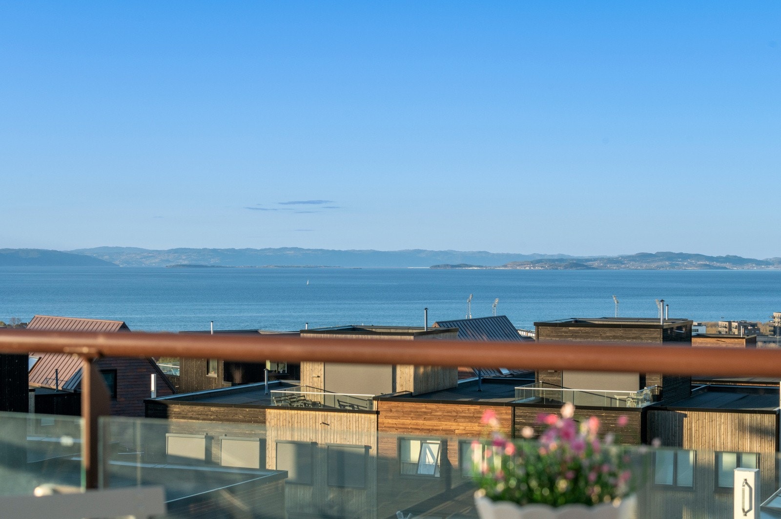 Fri utsikt over nærområdet og Trondheimsfjorden. Galleribilde